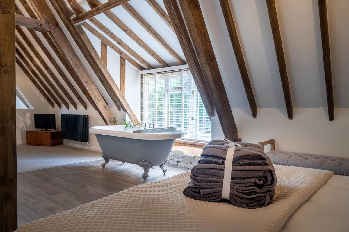 Luxury Thatched Cotswold Cottage, Amazing Location